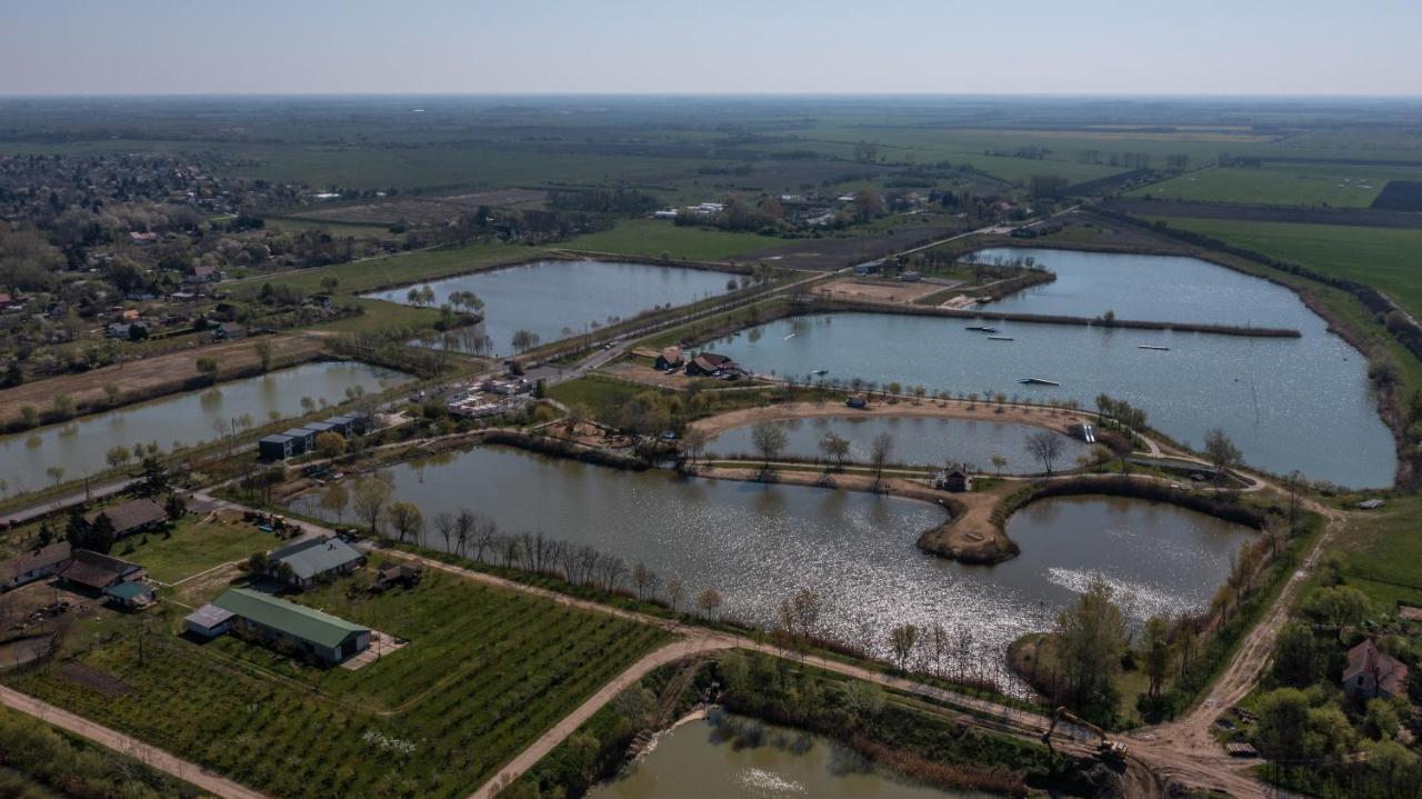 Sun City Vizisport Paradicsom Hodmezovasarhely Bagian luar foto